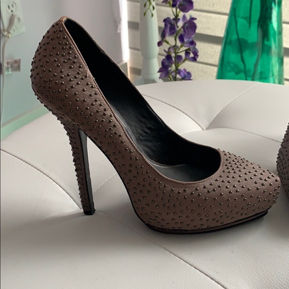 Rock & Republic brown leather stud heels - Picture 2 of 5